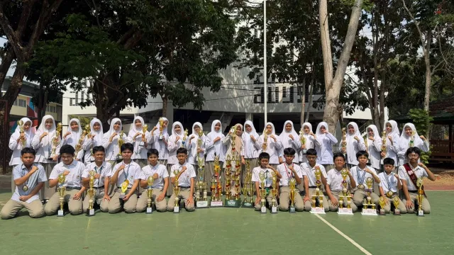 Panen 39 Tropi Kurang dari Dua Bulan, SMP Islam Athirah Bone Buktikan Dominasi Prestasi Akademik hingga Non-Akademik