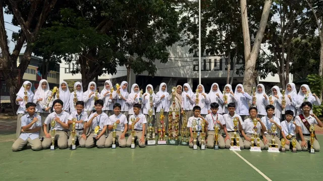 Panen 39 Tropi Kurang dari Dua Bulan, SMP Islam Athirah Bone Buktikan Dominasi Prestasi Akademik hingga Non-Akademik